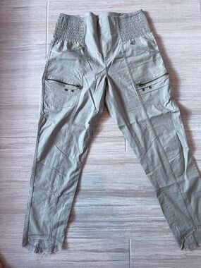 Women's Acker Cropped Cargo Pants with Smocked Waistband - Light gray/khaki